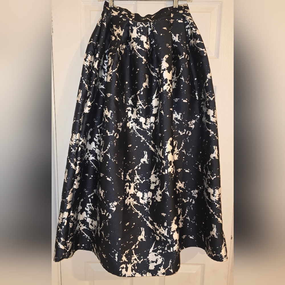Elegant Black and White A-Line Skirt